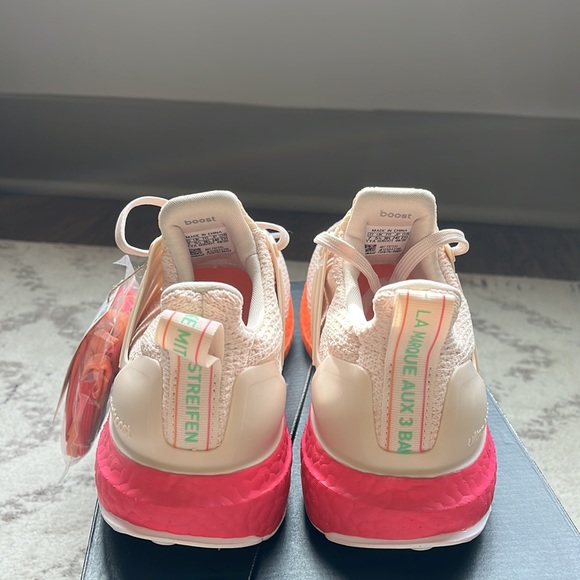 NWT Adidas Ultraboost DNA - Picture 4 of 9